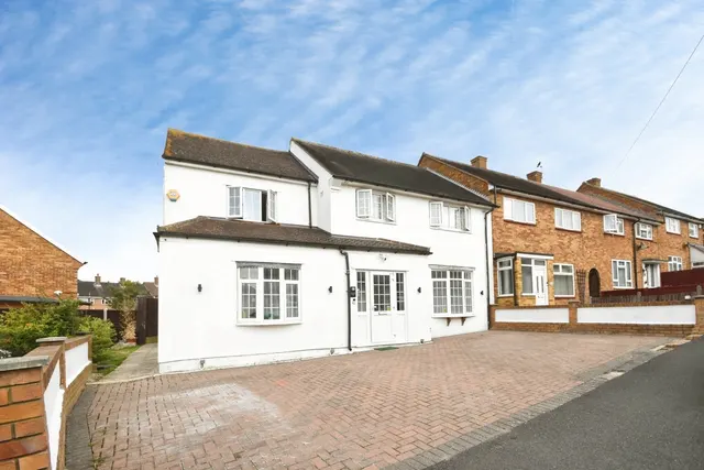 Penzance Gardens, Romford, RM3, photo 1