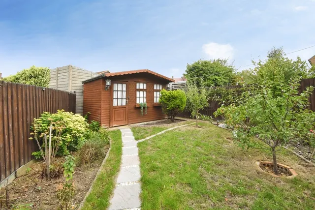 Penzance Gardens, Romford, RM3, photo 3