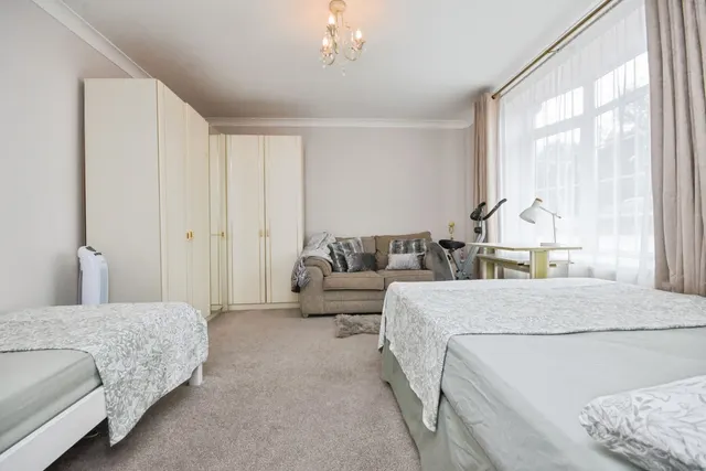 Penzance Gardens, Romford, RM3, photo 2