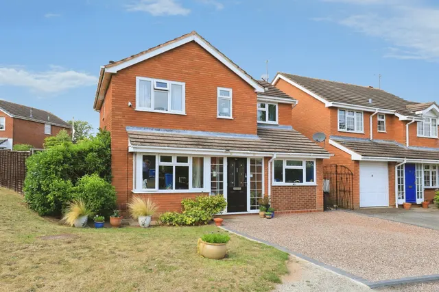 Wren Avenue, Perton, Wolverhampton, photo 1