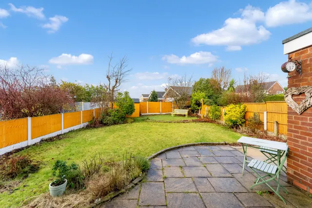 Photo 2 — Tynwald Crescent, Widnes, Widnes, WA8 9AN