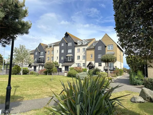 Chatham Green, Sovereign Harbour North, BN23, photo 1