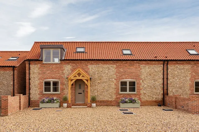 High Specification Brick and Flint Ba, photo 3