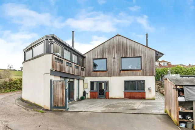 Court Farm Road, Longwell Green, Bristol, photo 1