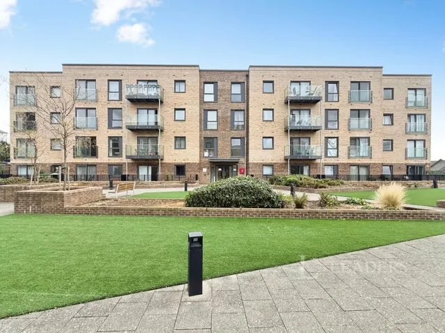 Stirling Drive, Luton, LU2, photo 1