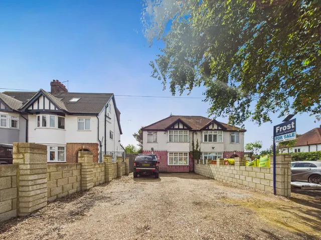 Langley Road, Langley, SL3, photo 1