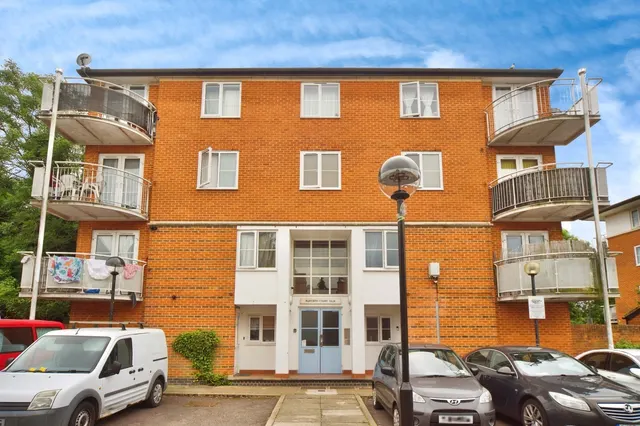Pageant Avenue, London, NW9, photo 1