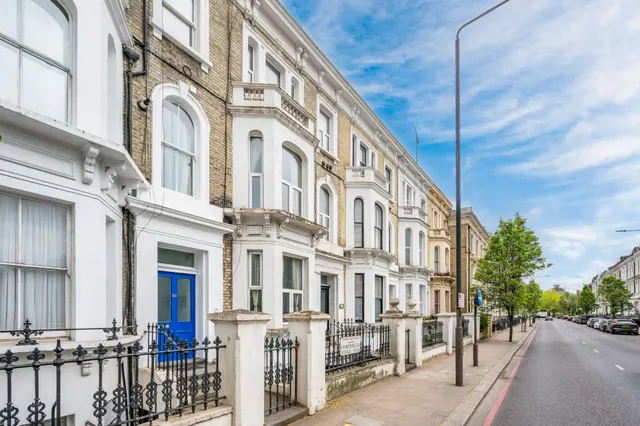 Photo 2 — First Floor, 88 Finborough Road, London