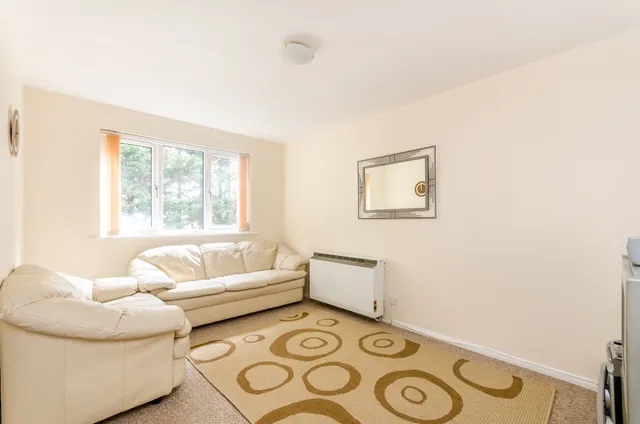 Photo 2 — 13 Donne House, 4 Samuel Close, London