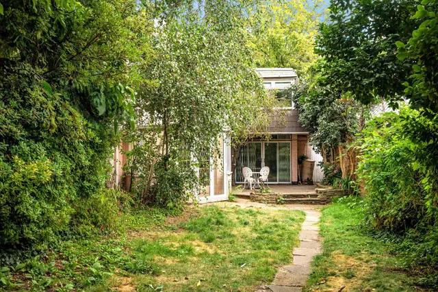 Photo 2 — 73a Castelnau, London