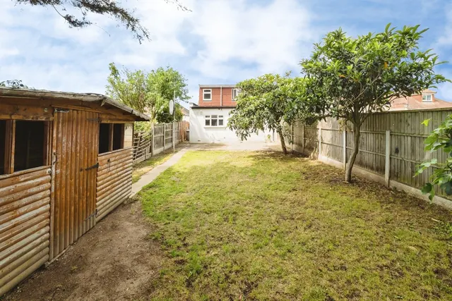 Photo 3 — Belmont Road, Hornchurch, RM12