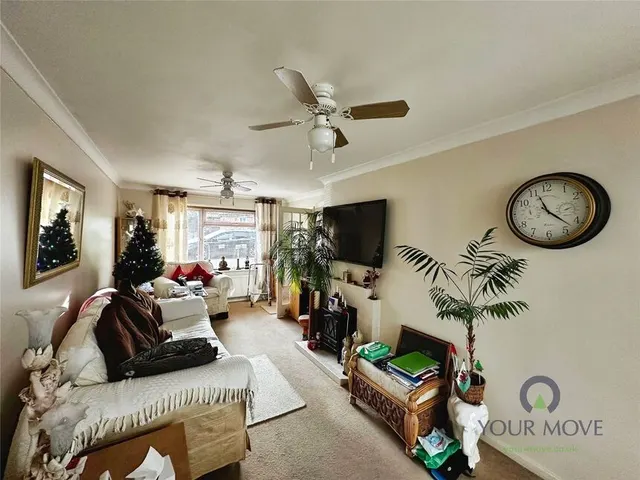 Photo 3 — Great Cliffe Road, Eastbourne, East Sussex, BN23
