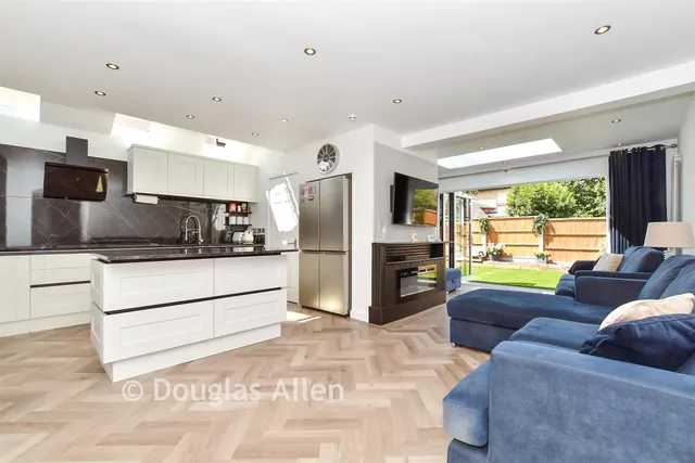 Osterley Drive, Langdon Hills, SS16, photo 3
