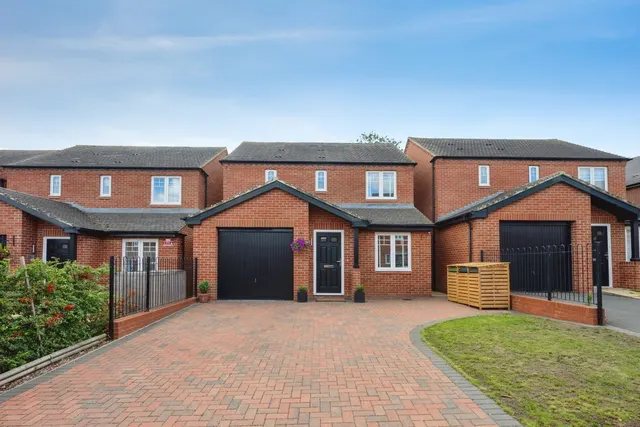 3 bedroom house, Sandringham Avenue, Stratford-upon-Avon, CV37