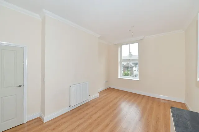 Prince Of Wales Terrace, Scarborough, YO11, photo 3