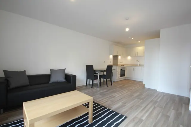 Photo 3 — Hamilton Apartments, Spring Street, Park Central, B15
