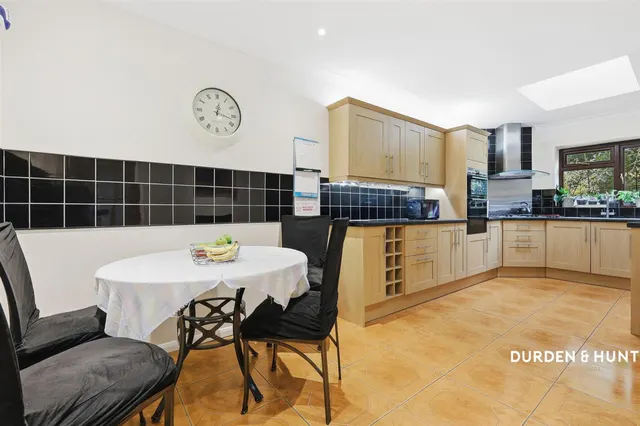 Northumberland Avenue, Hornchurch, RM11, photo 2