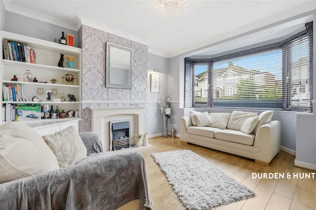Northumberland Avenue, Hornchurch, RM11, photo 1