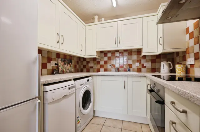 Photo 3 — Regal Court, Bancroft, Hitchin