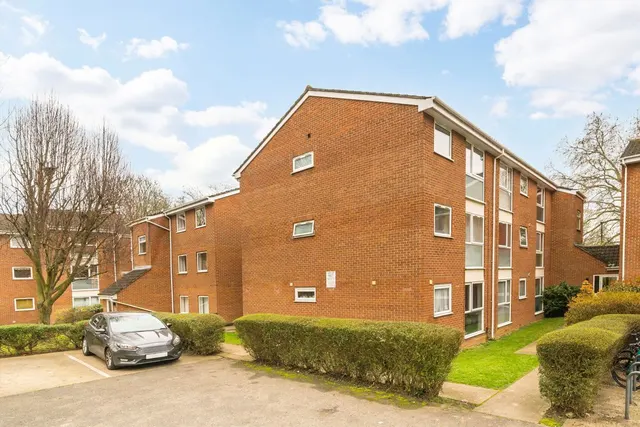 Sunninghill Court, W3, photo 1