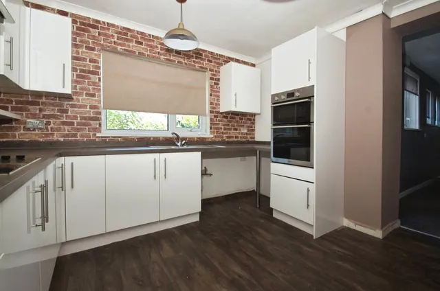 Photo 3 — Clydesmuir Road, Cardiff, CF24