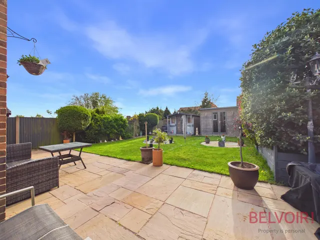 Photo 2 — Darricott Close, Rainworth, NG21