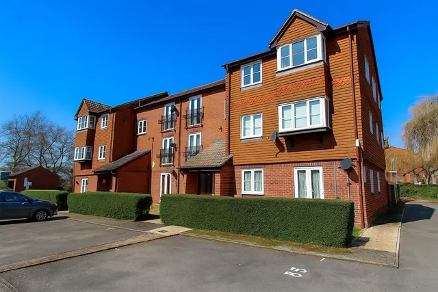 Knowles Close, Yiewsley, West Drayton, UB7 8LZ, photo 1