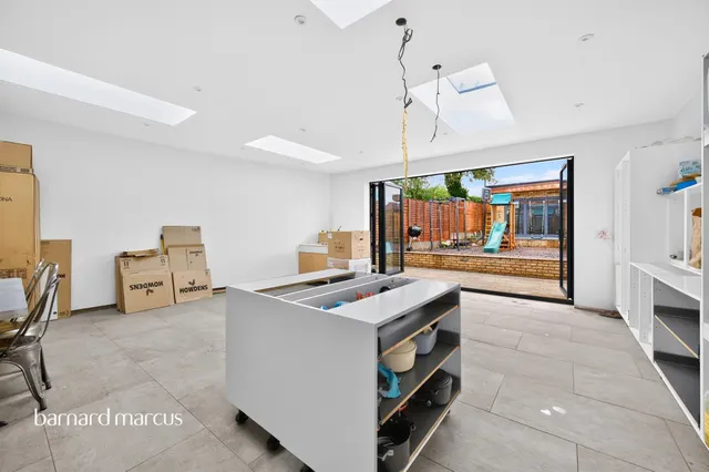 Tolworth Rise South, Surbiton, KT5, photo 2