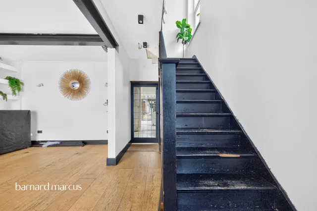 Tolworth Rise South, Surbiton, KT5, photo 3