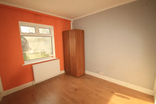 Photo 2 — Burnham Crescent, Dartford