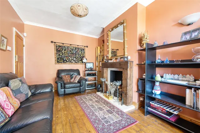 Photo 3 — Weirdale Avenue, London, N20 0AH