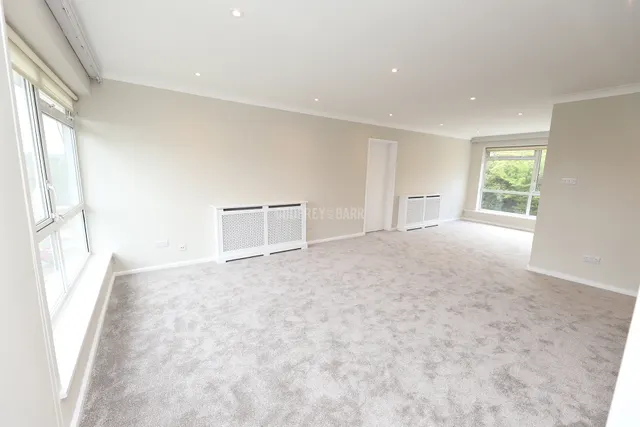 Heath View East Finchley, N2, photo 1