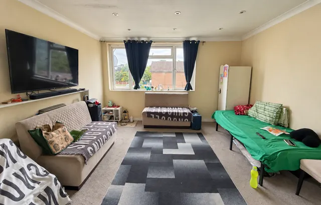 Winton Gardens, Edgware, HA8, photo 3