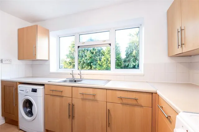 Edenside Road, Bookham, KT23, photo 3