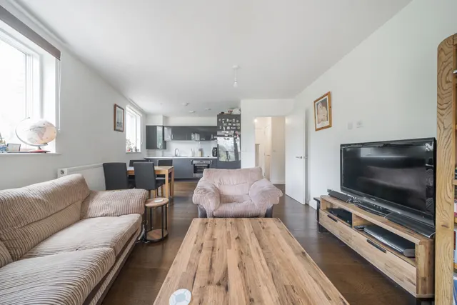 Kenneth Way, Ealing, W5, photo 2