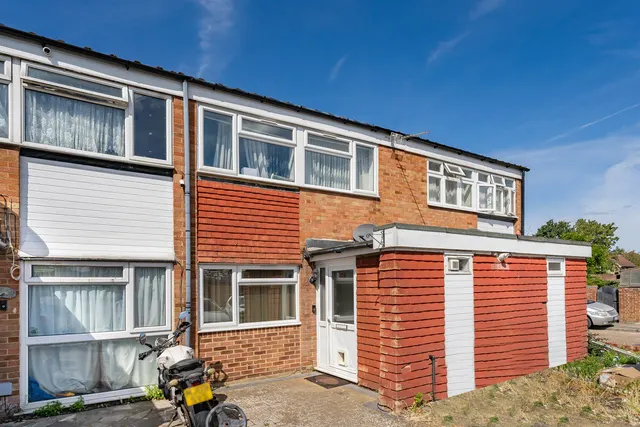 Falcon Way, Sunbury-on-Thames, TW16, photo 1