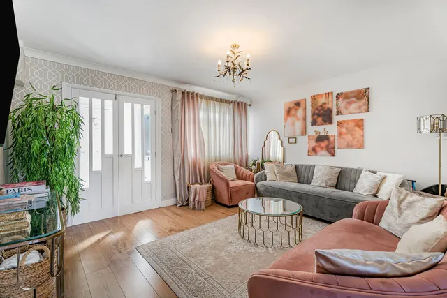 Falcon Way, Sunbury-on-Thames, TW16, photo 2