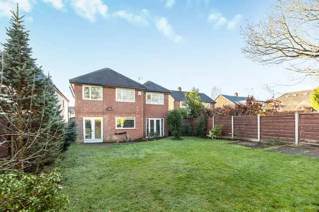 Warburton Close, Altrincham, photo 2