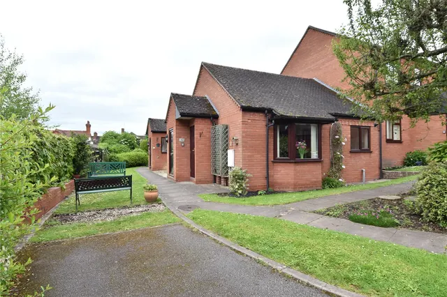 St. Georges Crescent, Droitwich, Worcestershire, WR9 8HJ, photo 1