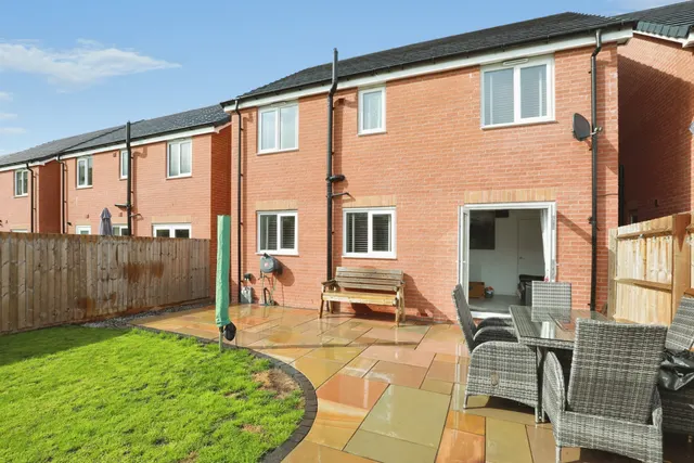 Photo 2 — Bunkers Hill, Stoke-On-Trent