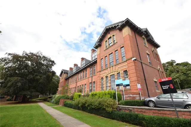 Victoria Gardens, Hyde Park, LS6, photo 1