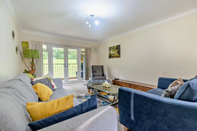 2 bedroom flat, Eastbury Avenue, Northwood, HA6