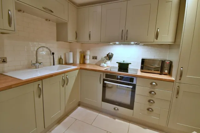 Milbourne Court, BH22, photo 2