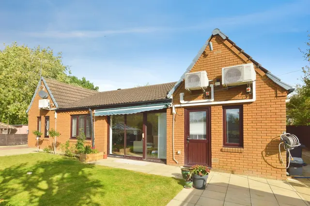 Coleshill Place, Bradwell Common, MK13, photo 3