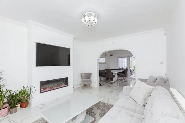 Photo 3 — Sandringham Avenue, Rushey Mead, Leicester