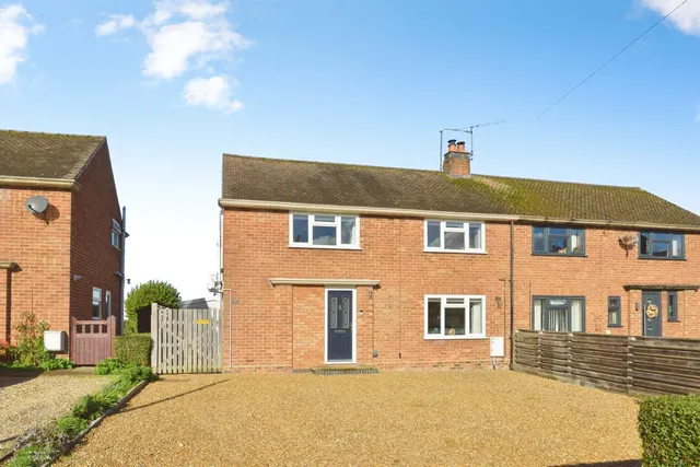 Manor Close, Cosgrove, MK19, photo 1