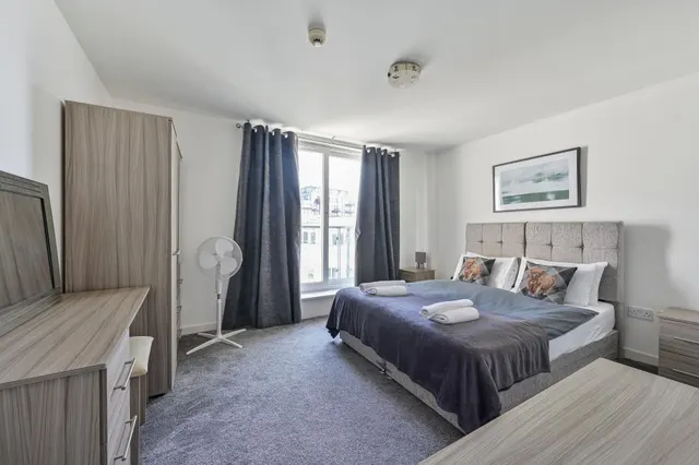 Apartment 25, 24 Point Pleasant, London, photo 1