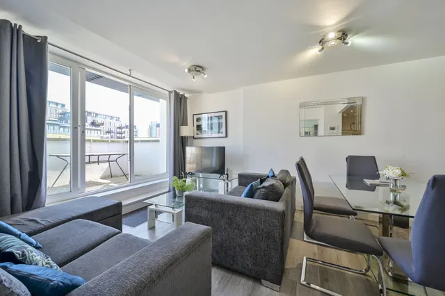 Photo 2 — Apartment 25, 24 Point Pleasant, London