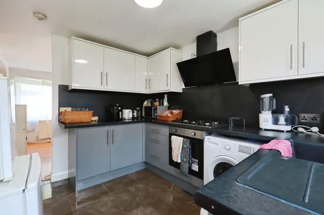 Photo 3 — Lee Close, KIDLINGTON