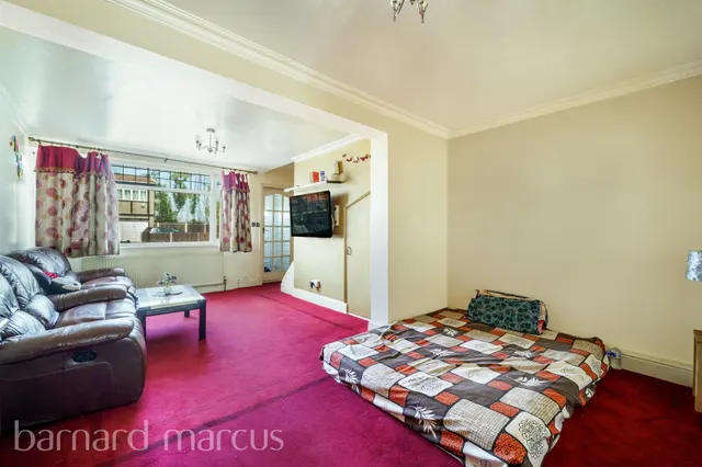 Photo 2 — Hereford Road, Feltham